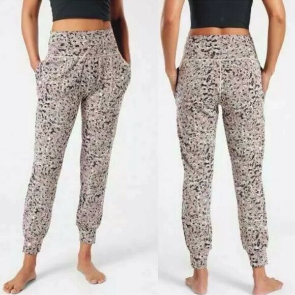 Athleta Salutation Textured Jogger Meadow Decadent Chocolate Size S - Picture 1 of 11